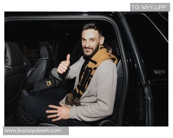 洛杉矶FC宣布续约38岁门将洛里至2026年并附加一年选择权 洛杉矶FC宣布续约38岁门将洛里至2026年并附加一年选择权